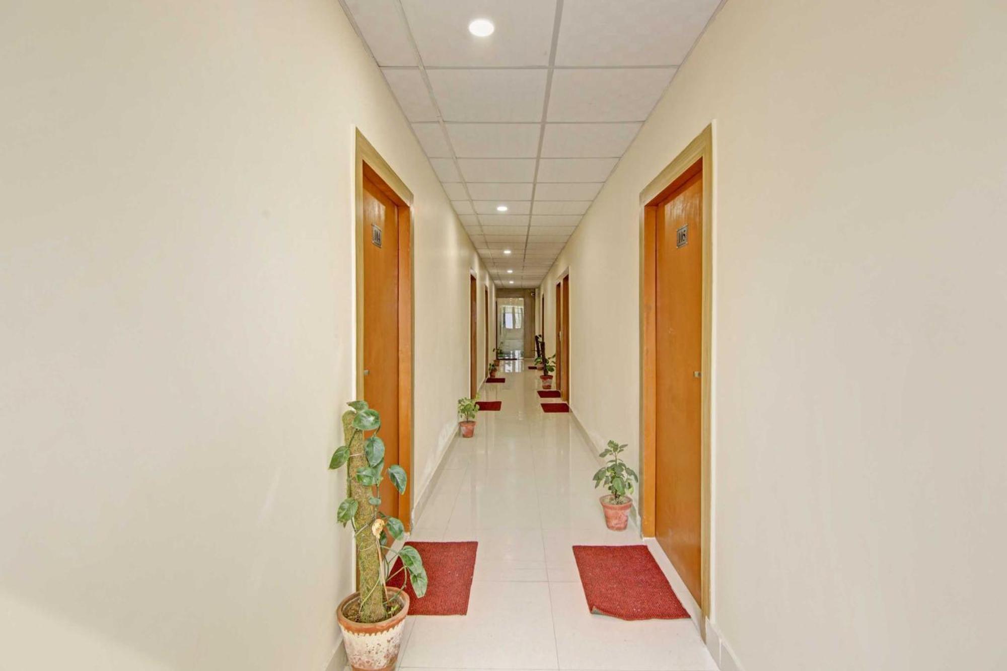 Oyo Flagship 80772 Hotel The Grand Rdc Ghaziabad Luaran gambar