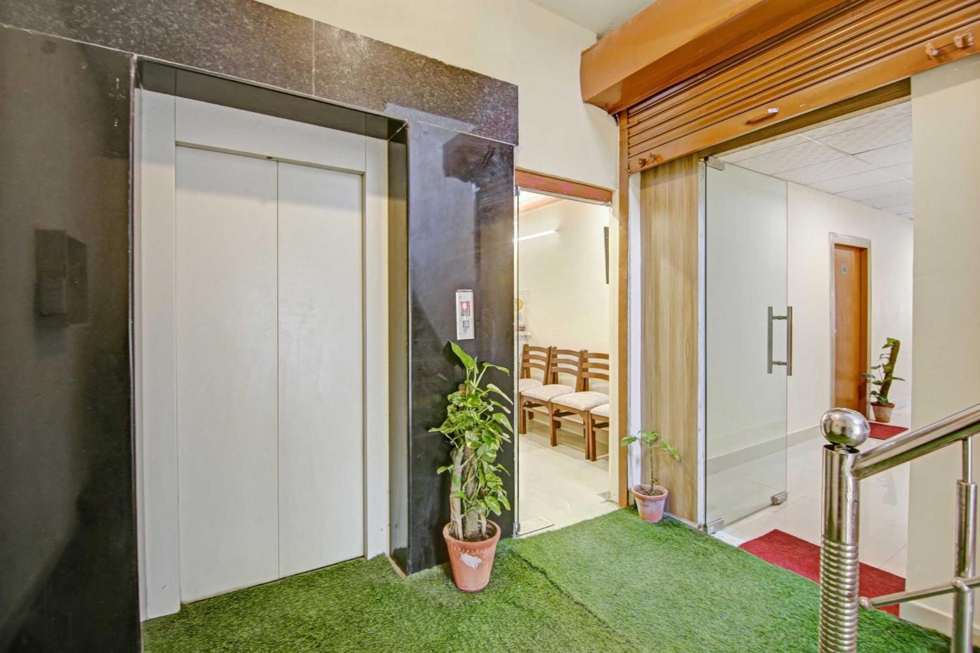 Oyo Flagship 80772 Hotel The Grand Rdc Ghaziabad Luaran gambar